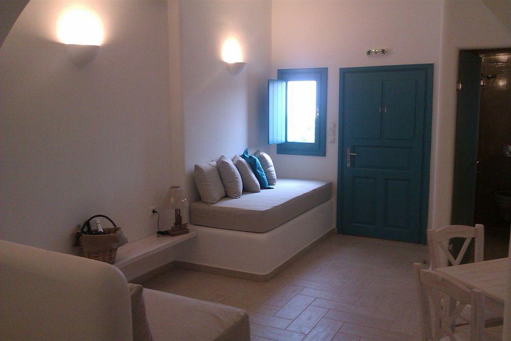 Alizea & 3* Fira (Santorini)