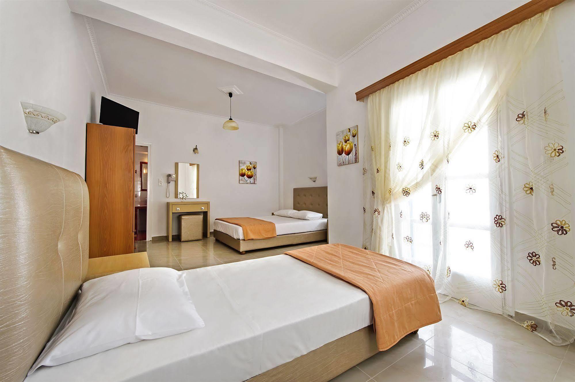 Alizea & Otel Fira (Santorini)