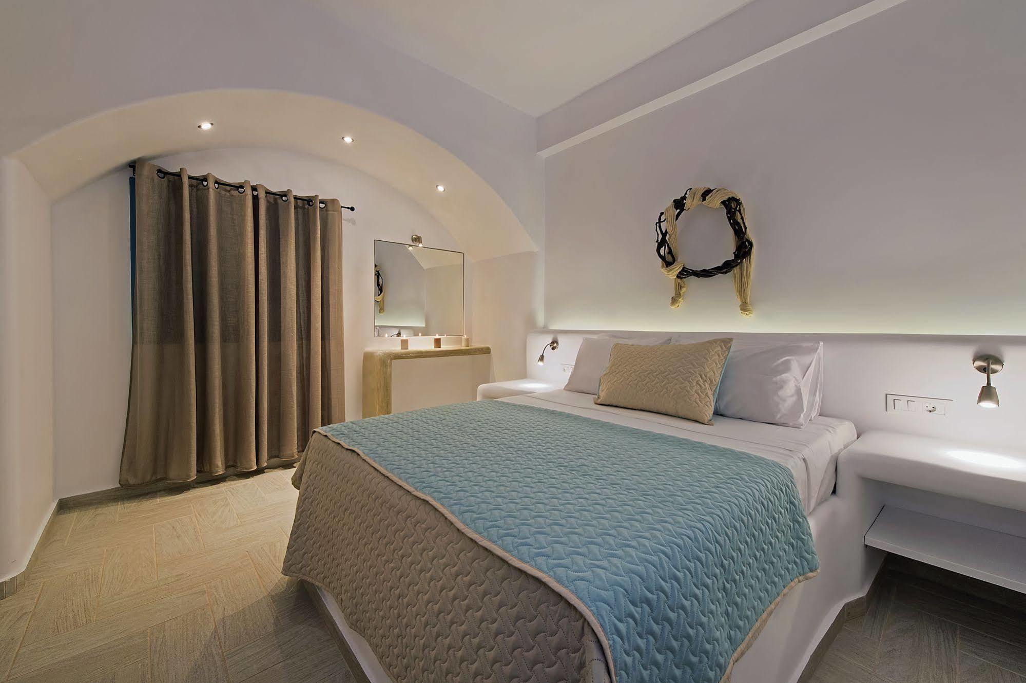Alizea & Otel Fira (Santorini)